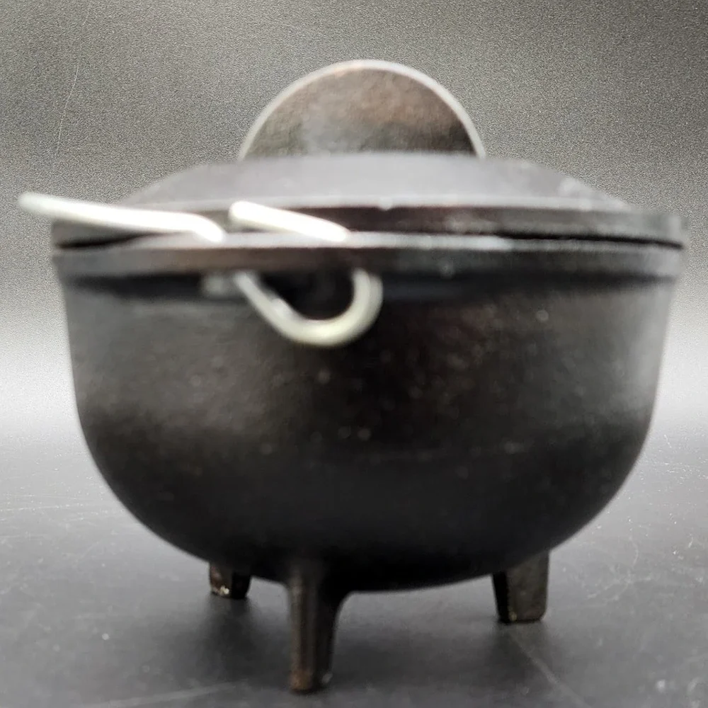 Lodge Miniature Black Cast Iron Cauldron L5MIC Pot Lid Rustic Farmhouse Decor